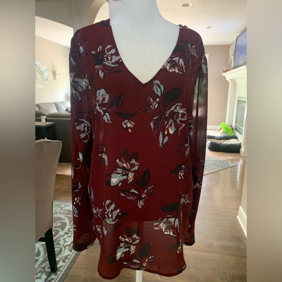 Maroon Floral V-Neck Women's Top Criss Cross Back P2P 22” EUC - Picture 1 of 2